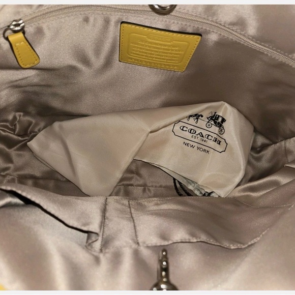 COACH POPPY Leather Daisy Eyelet Chain Tote Shoulder Bag in Marigold - Picture 4 of 6